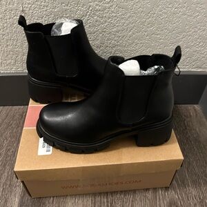 Did not fit & waited too long to return. Not as wide as I hoped for thick socks